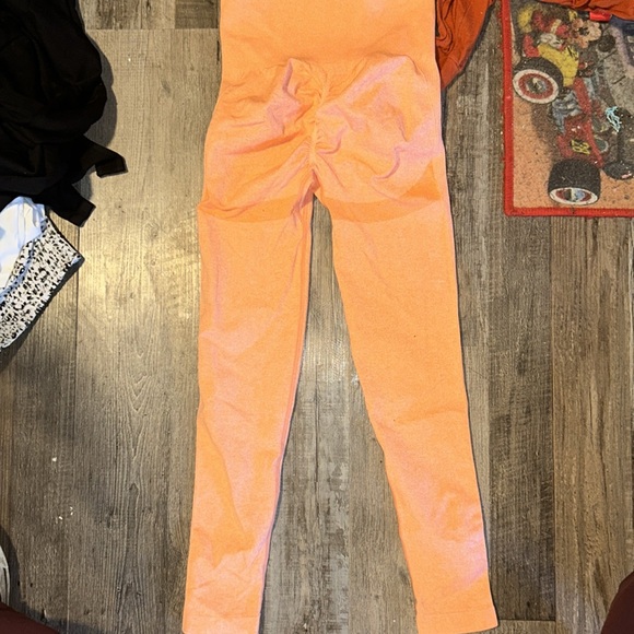 Orange work out leggings - Picture 2 of 3